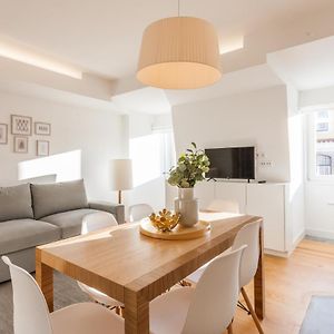 Feels Like Home Chiado Sunny Apartment